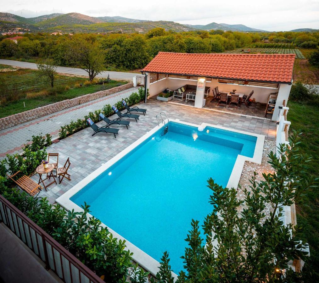 Central Dalmatian Pool&Grill House Gustirna Eksteriør bilde