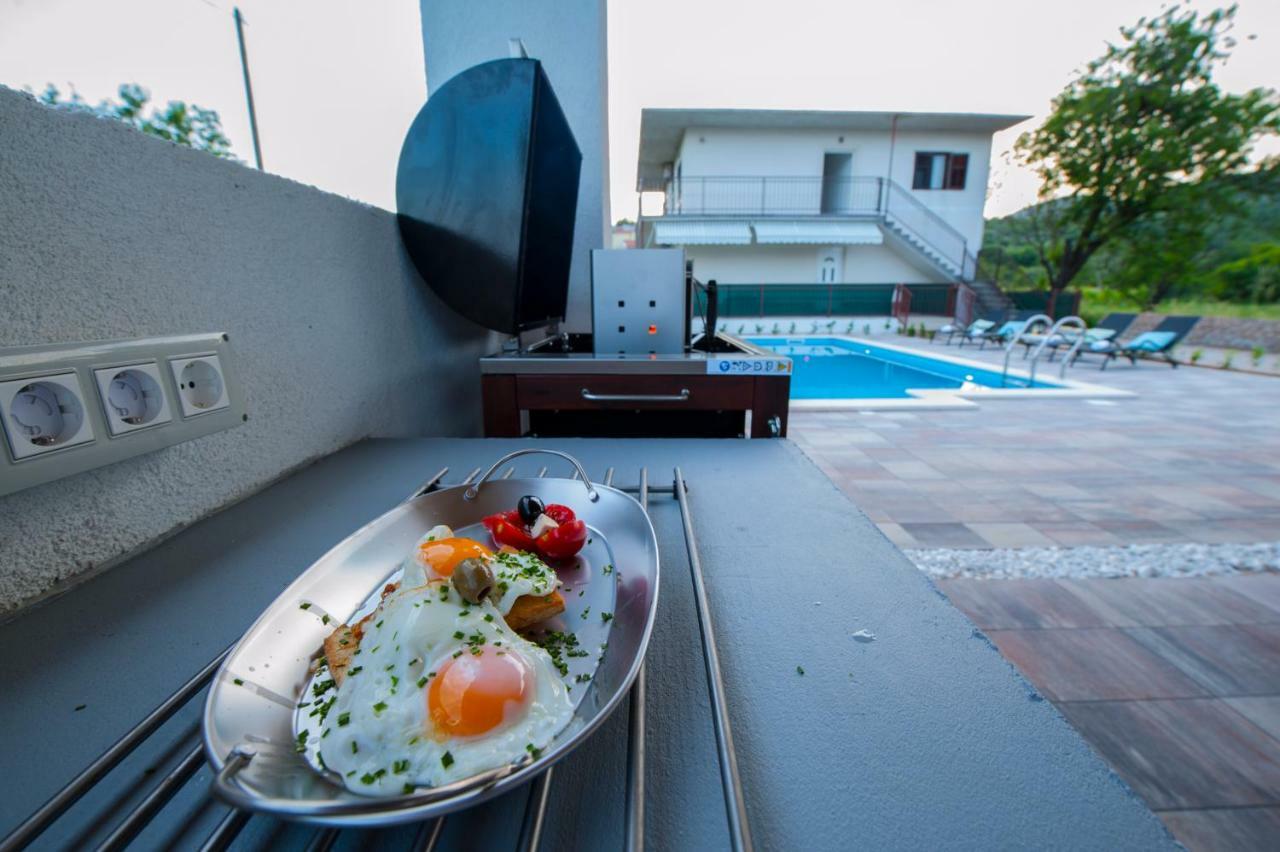 Central Dalmatian Pool&Grill House Gustirna Eksteriør bilde