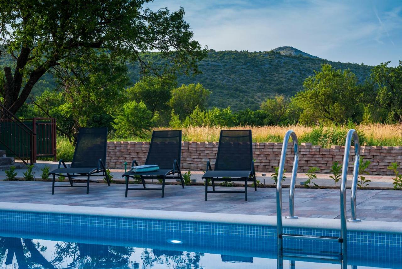 Central Dalmatian Pool&Grill House Gustirna Eksteriør bilde