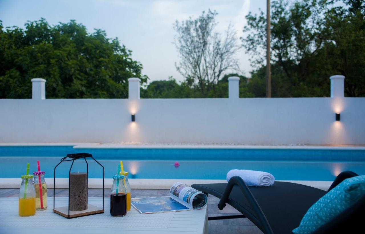 Central Dalmatian Pool&Grill House Gustirna Eksteriør bilde
